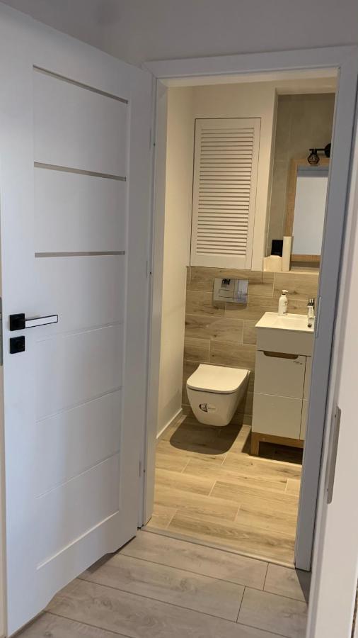 Beautiful Room - Newly Renovated, Aquapark Center Of Breslau Exterior foto